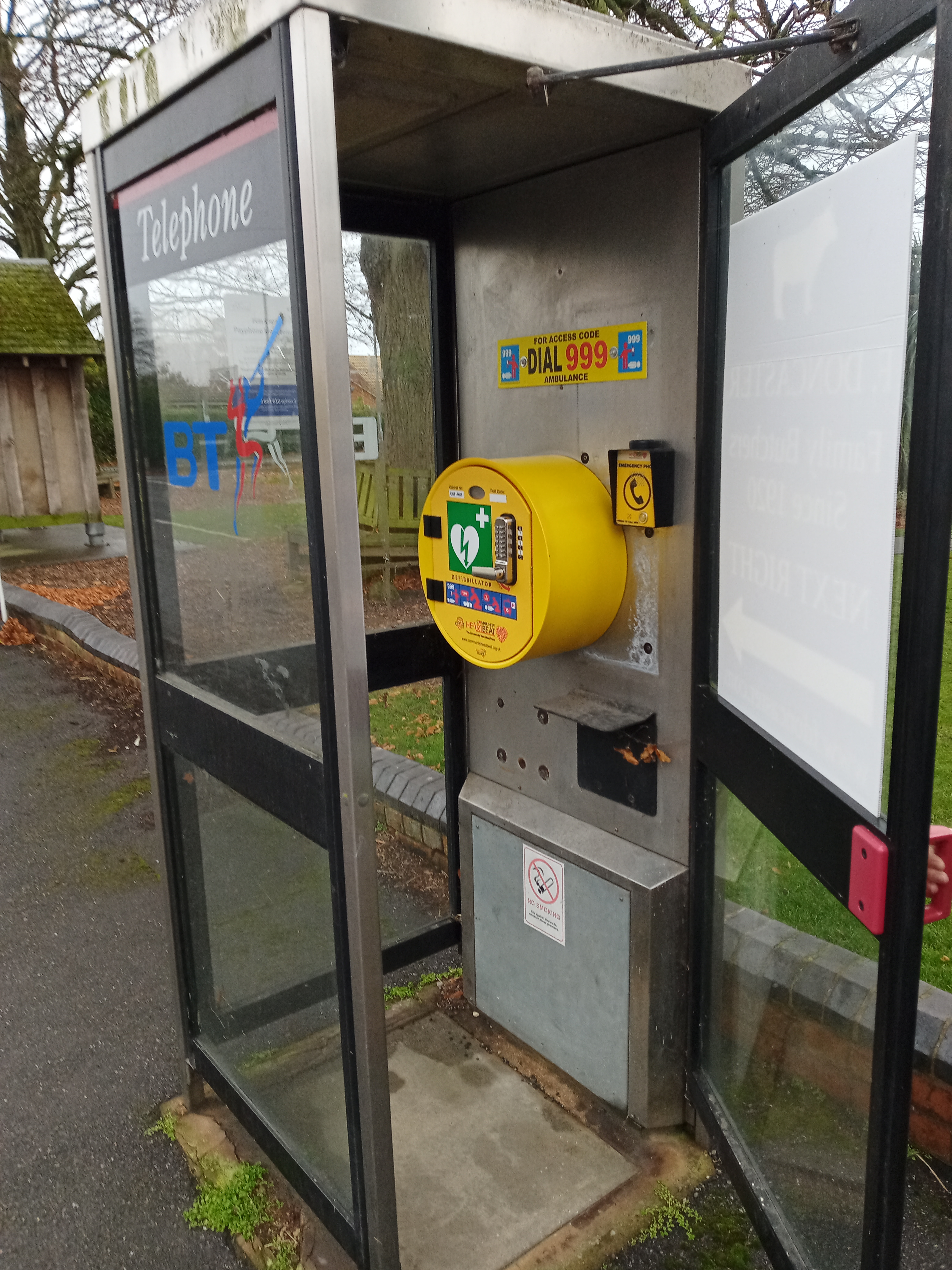 Defibrillator in the phone box